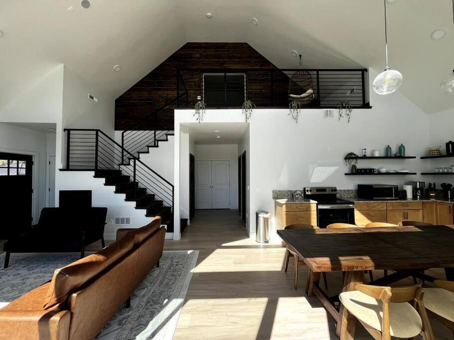 Red Rock Retreat Stunning Floor To Ceiling Views Villa Hatch Exterior photo